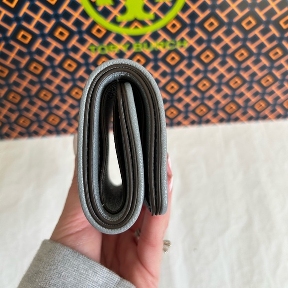 Tory Burch Fleming Soft Polished Grain Small Flap Wallet Slate Silver Gray Grey - Picture 3 of 10